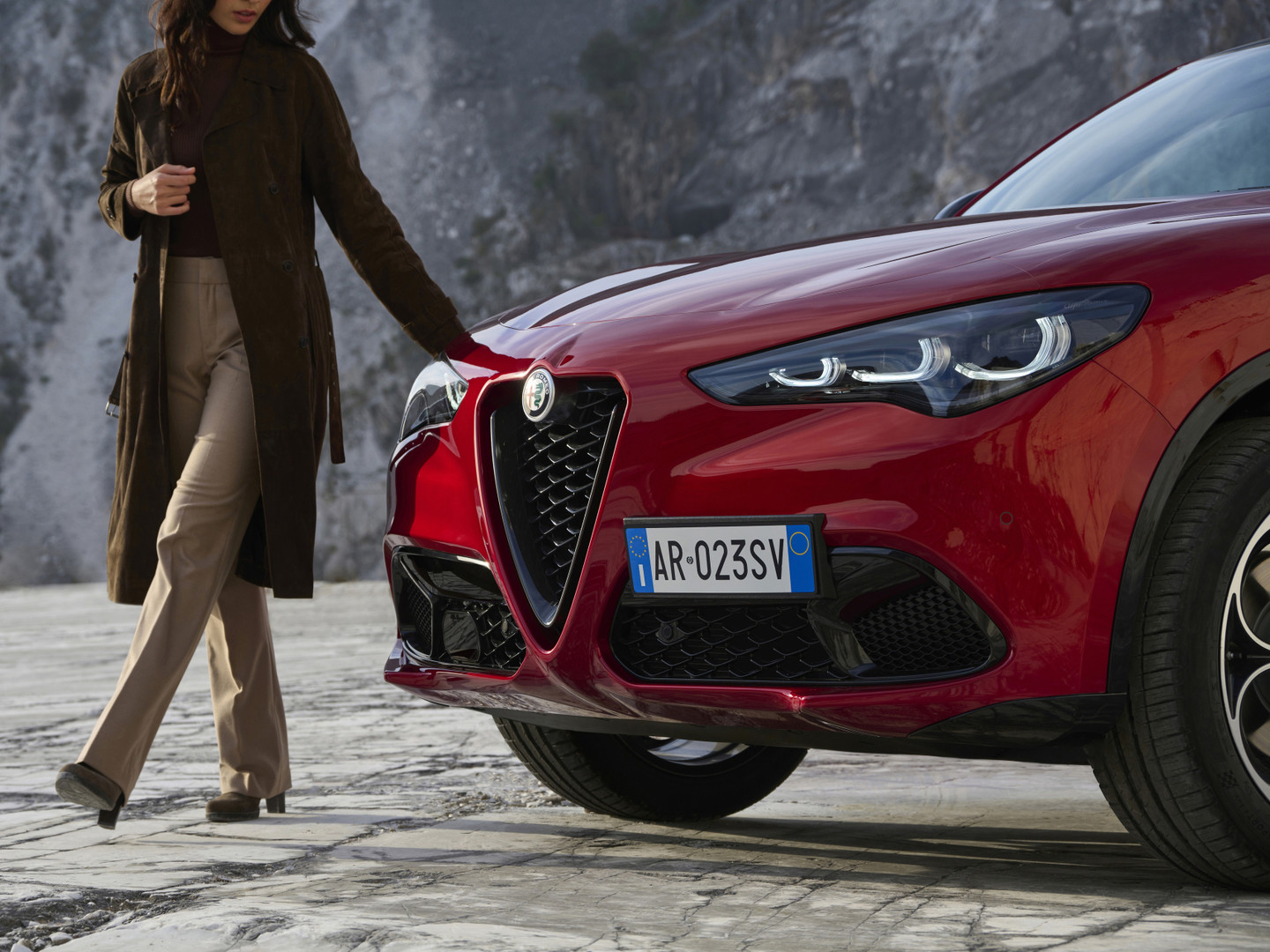 Alfa Romeo Stelvio: esterni dettaglio fronte
