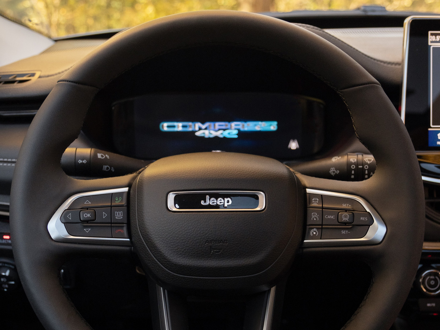 Dettagli interni di Jeep Compass: quadro strumenti digitali