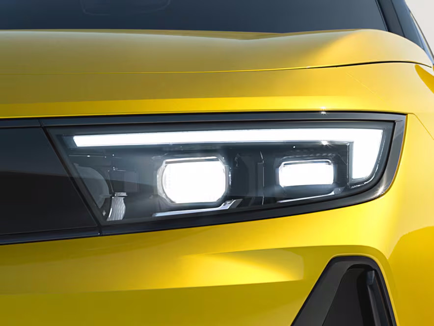 Primo piano delle luci di Opel Astra Plug-In